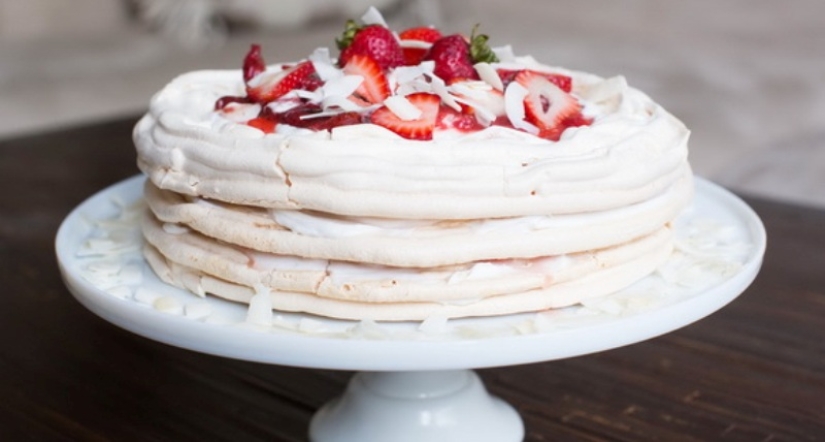 How did the Pavlova cake appear and how is it connected with the great Russian ballerina