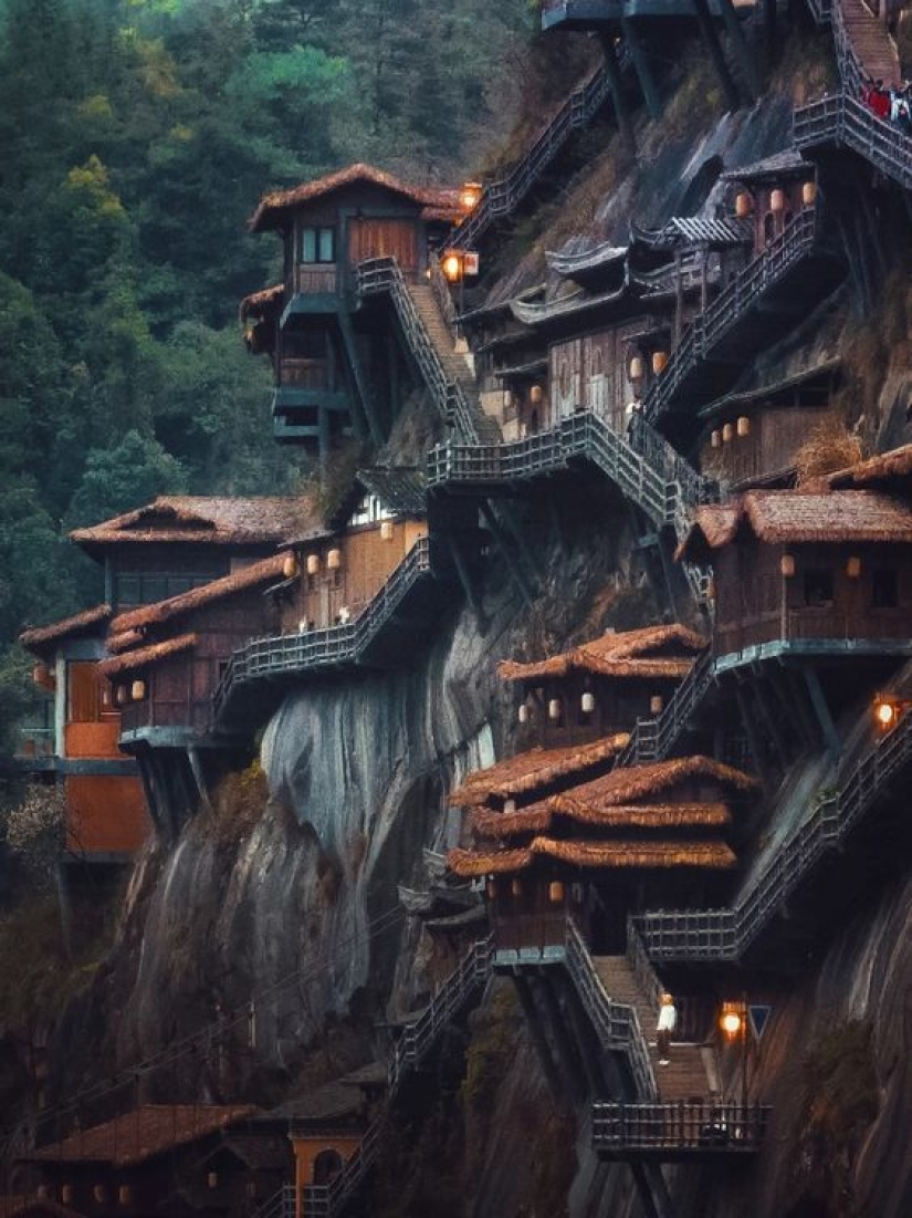 How did the “vertical” Chinese village of Wangxian appear and who lives in it?