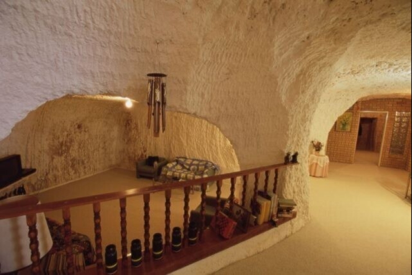 How do the inhabitants of Coober Pedy live, the city under the ground, which you definitely saw in the movies