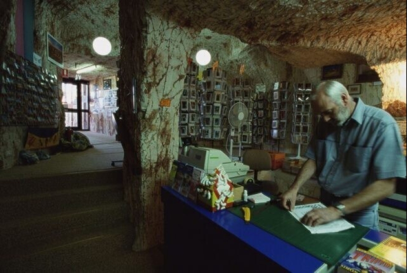 How do the inhabitants of Coober Pedy live, the city under the ground, which you definitely saw in the movies