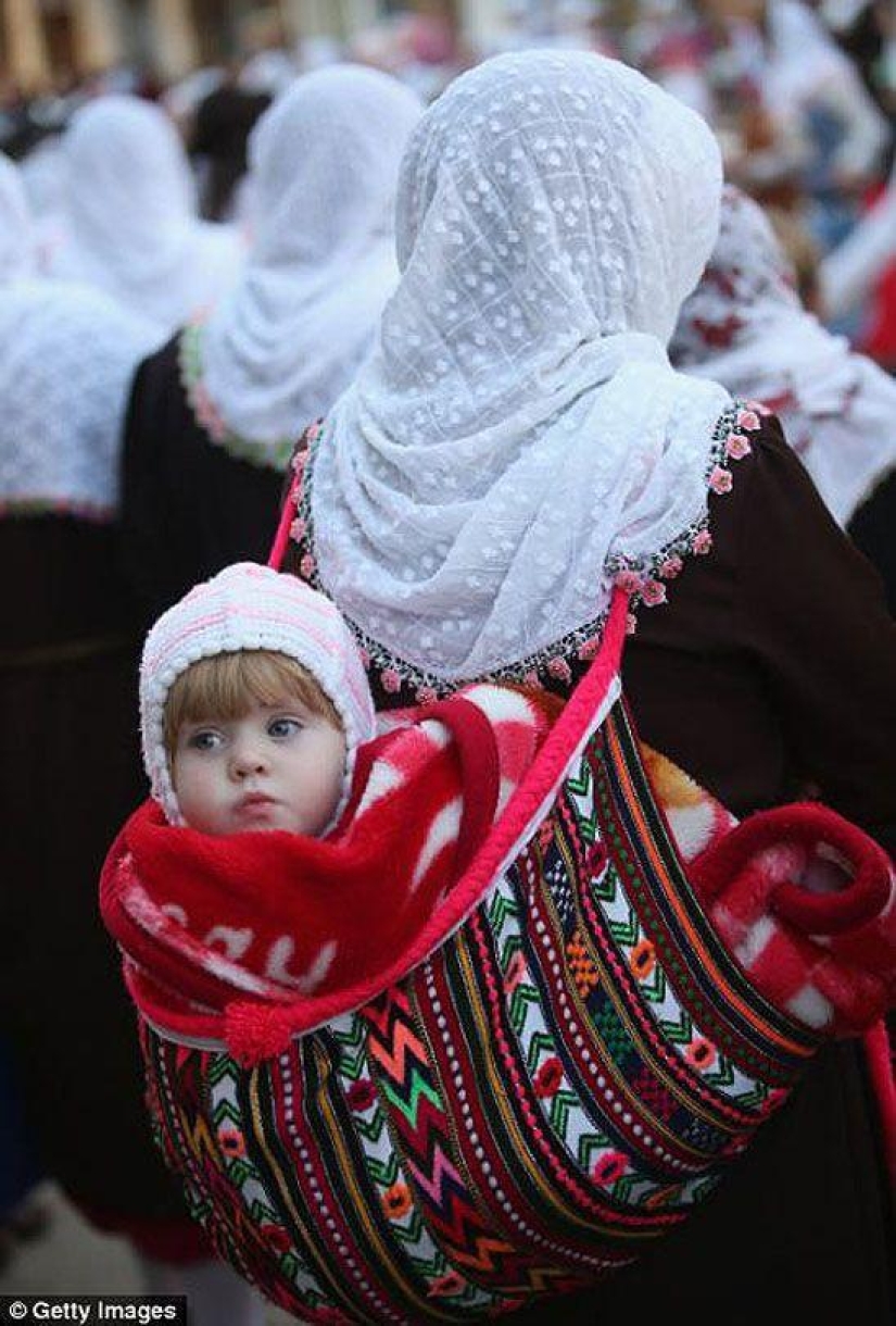 How do weddings of Bulgarian Muslim highlanders take place?