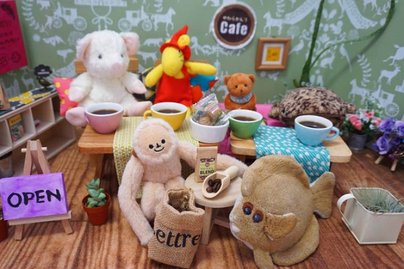 How does a Japanese plush toy cafe work?