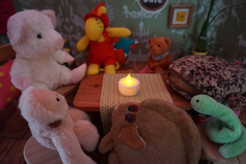 How does a Japanese plush toy cafe work?