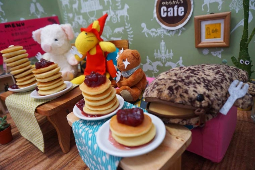 How does a Japanese plush toy cafe work?