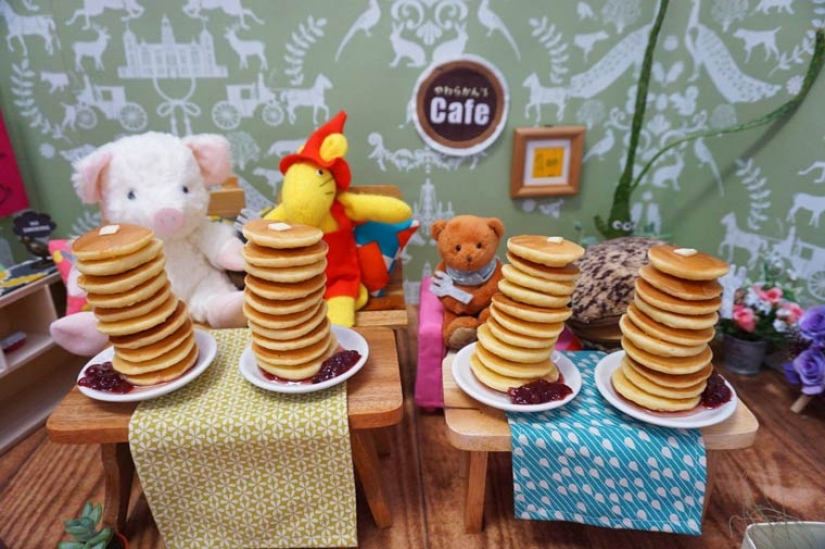 How does a Japanese plush toy cafe work?