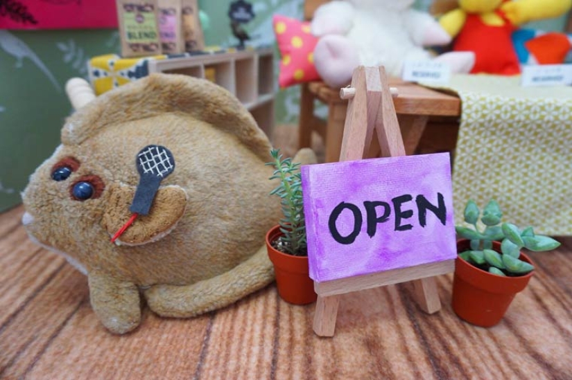 How does a Japanese plush toy cafe work?