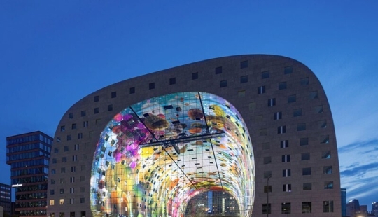How does the digital mural at the incredible futuristic building market Rotterdam