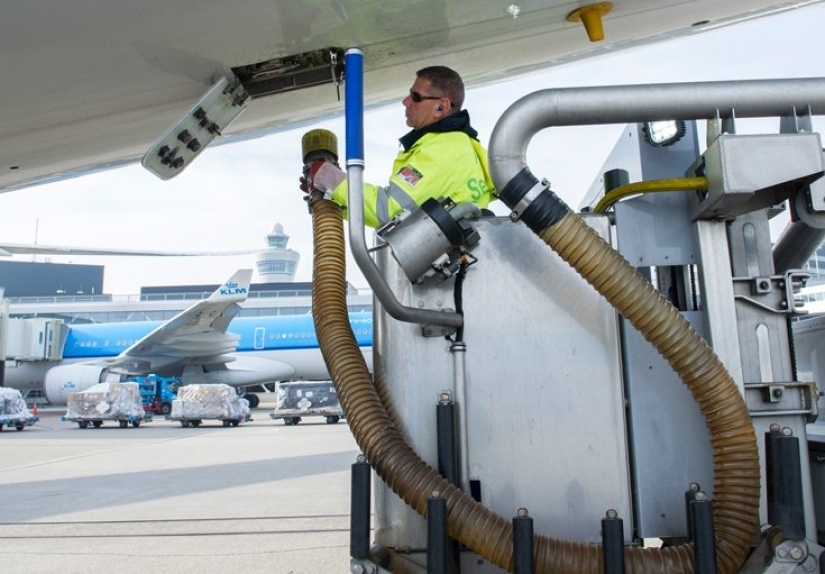 How does the toilet work on the plane, or Why it was impossible to eat blue ice before