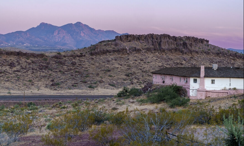 How I Captured Human Connection Through 17 Photos Of Route 66