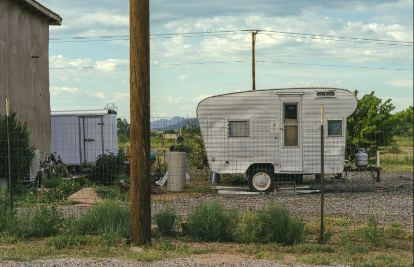 How I Captured Human Connection Through 17 Photos Of Route 66