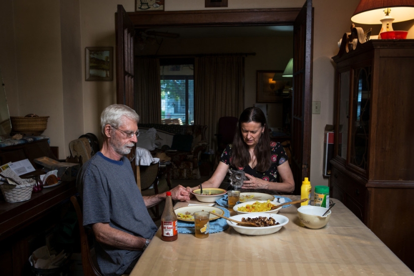 How is dinner going in the families of ordinary Americans