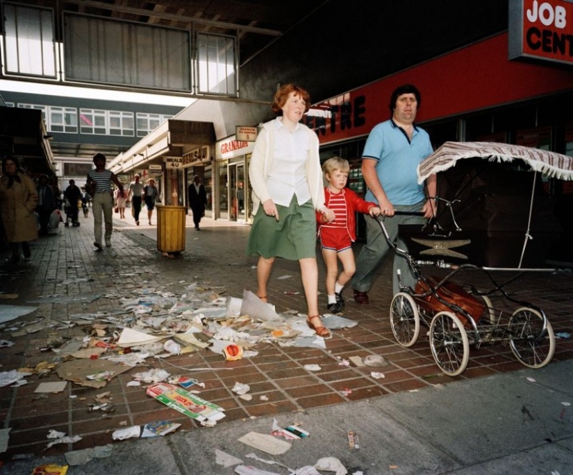 How Liverpool lived in the early 80s: candid photos of controversial photojournalist Martin Parr