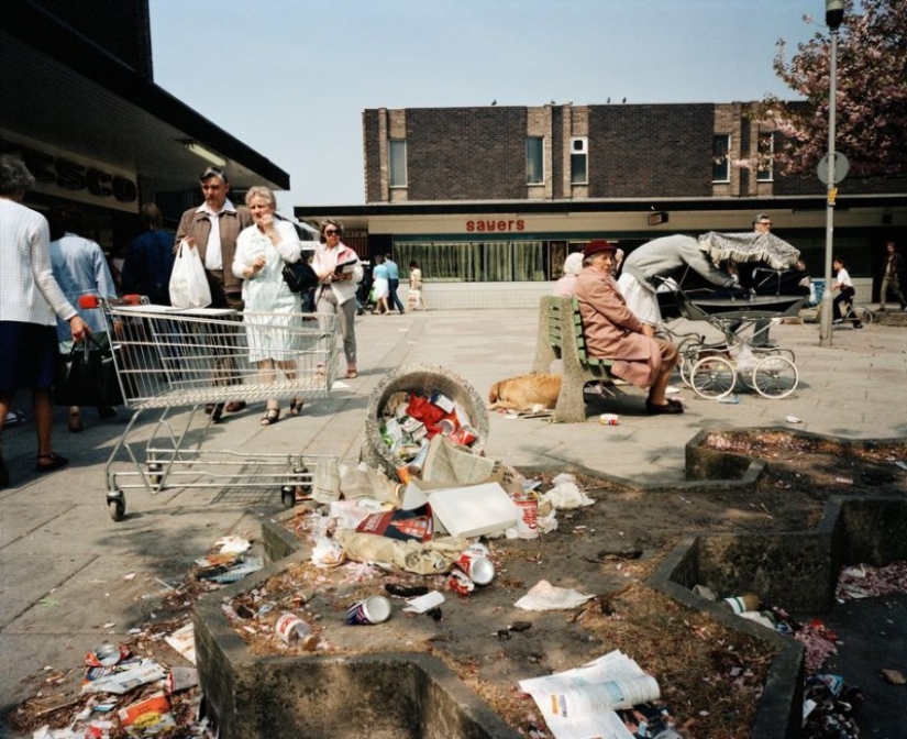 How Liverpool lived in the early 80s: candid photos of controversial photojournalist Martin Parr