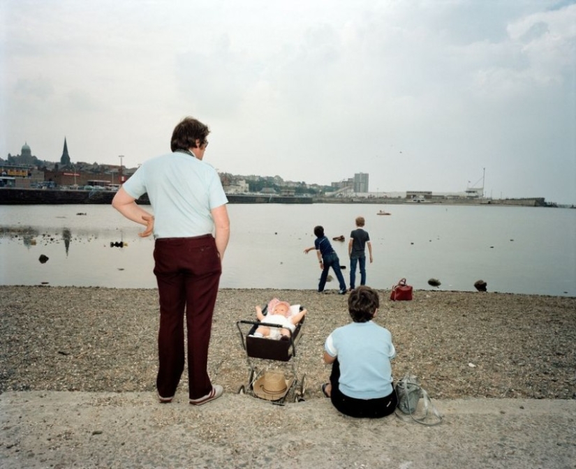 How Liverpool lived in the early 80s: candid photos of controversial photojournalist Martin Parr