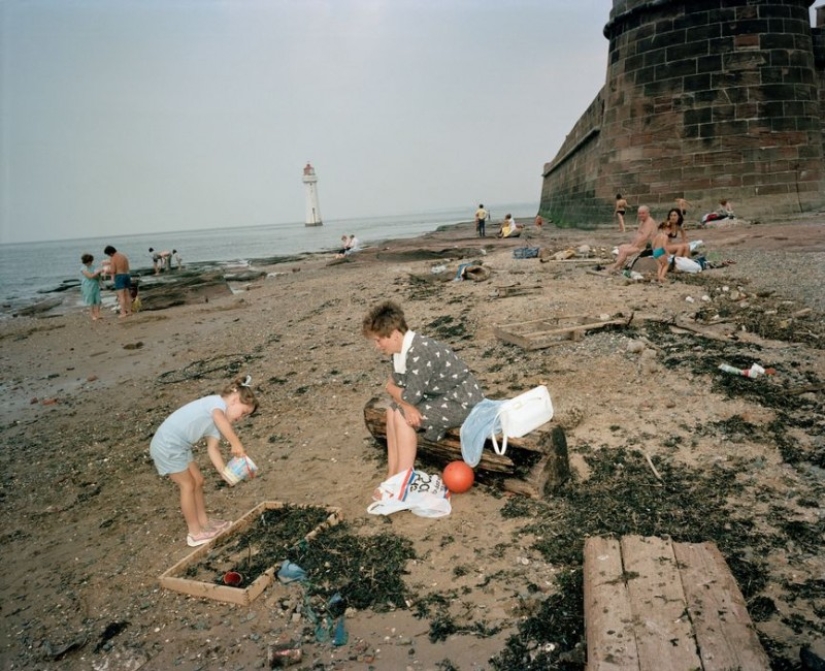 How Liverpool lived in the early 80s: candid photos of controversial photojournalist Martin Parr