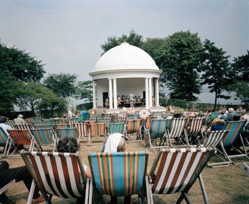 How Liverpool lived in the early 80s: candid photos of controversial photojournalist Martin Parr