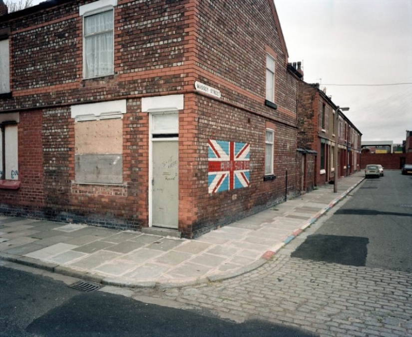 How Liverpool lived in the early 80s: candid photos of controversial photojournalist Martin Parr