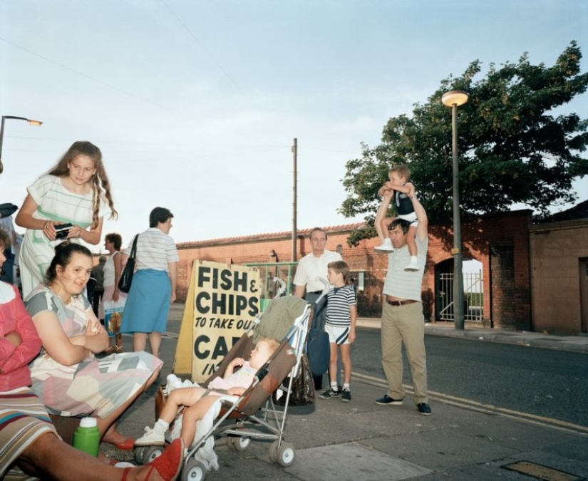 How Liverpool lived in the early 80s: candid photos of controversial photojournalist Martin Parr