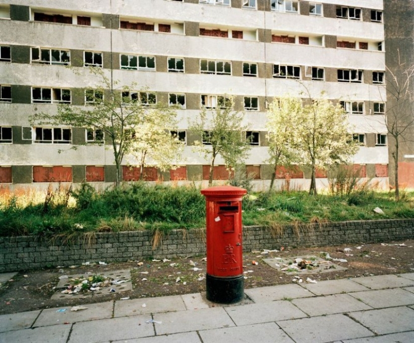 How Liverpool lived in the early 80s: candid photos of controversial photojournalist Martin Parr