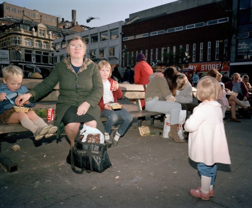 How Liverpool lived in the early 80s: candid photos of controversial photojournalist Martin Parr