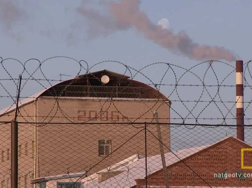 How one of the most severe prisons in Russia "Black Dolphin"is arranged