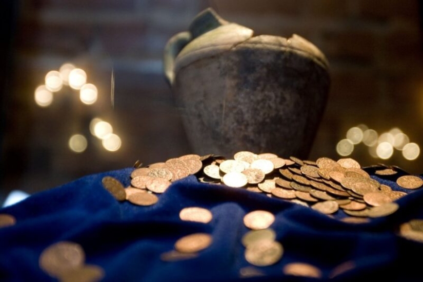 How our ancestors kept money and jewelry without banks and safes