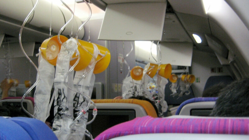 How oxygen masks work in airplanes and why there is no oxygen in them