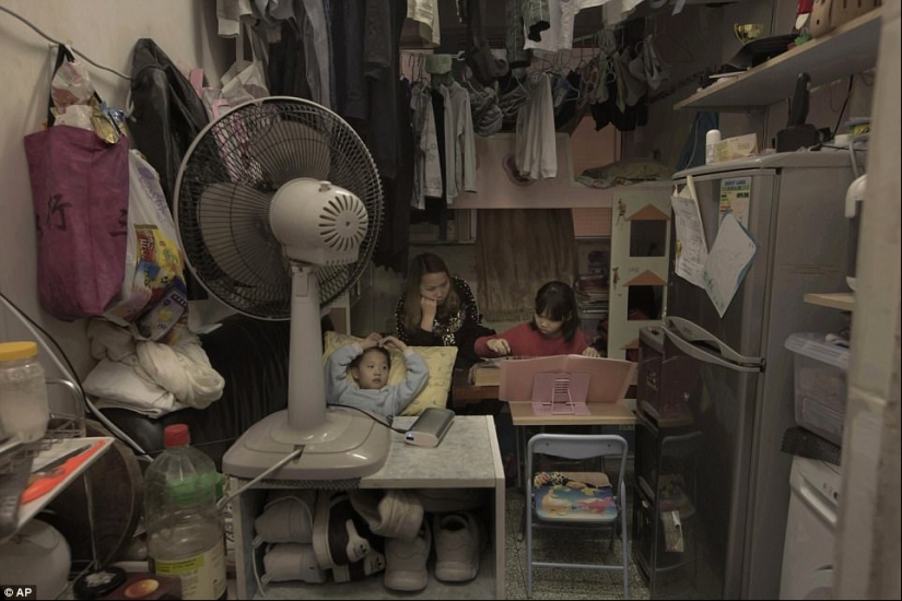 How people live in Hong Kong coffin apartments