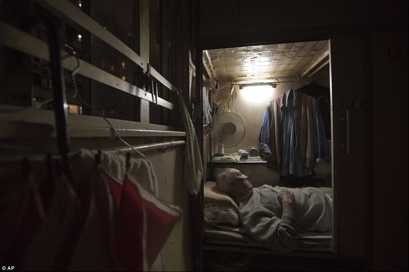 How people live in Hong Kong coffin apartments