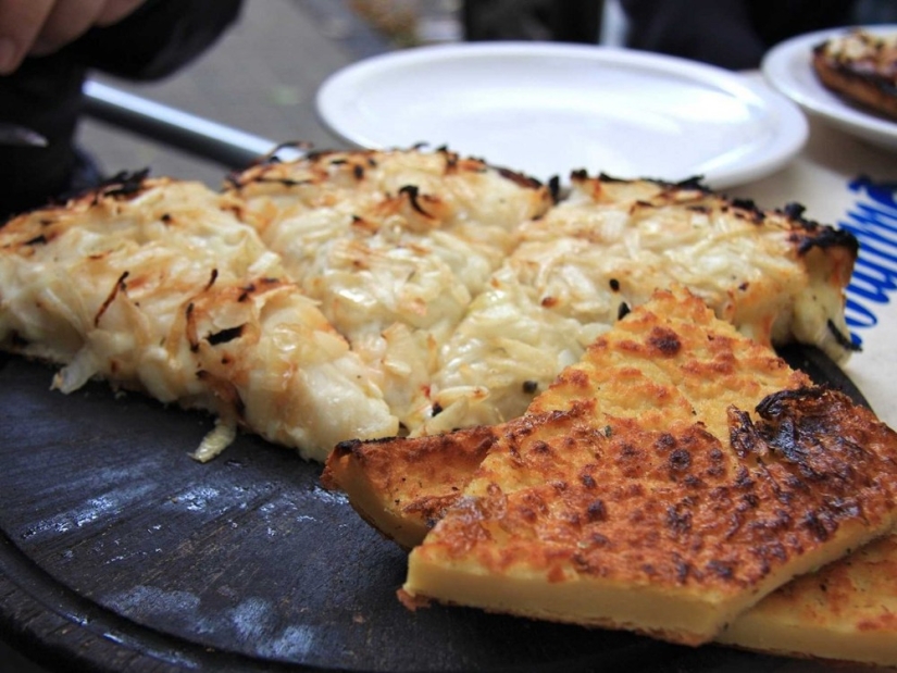 How pizza is served in different countries of the world