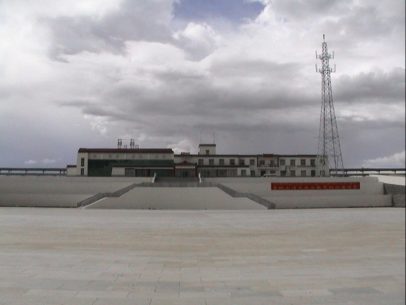 How the Chinese built the railway to Tibet