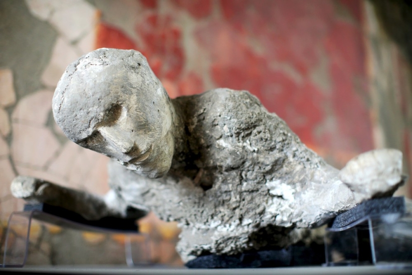 How the inhabitants of Pompeii died