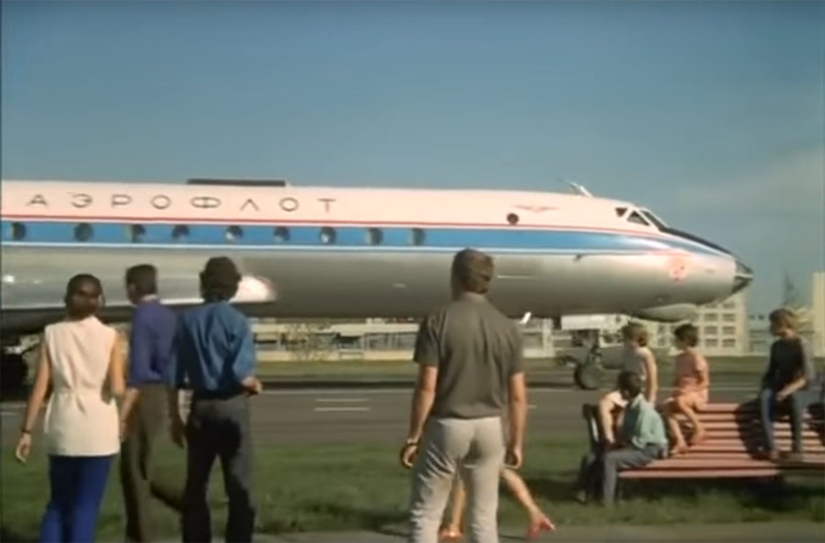 How the most dangerous stunt with a plane landing on a highway was filmed in &quot;The Incredible Adventures of Italians in Russia&quot;