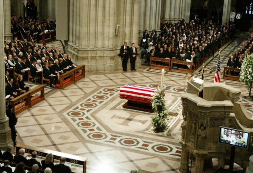 How the most expensive and magnificent funerals of famous people in history took place