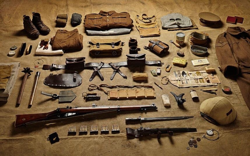 How things have changed over the millennia: the complete combat equipment of British soldiers from the XI to the XXI century