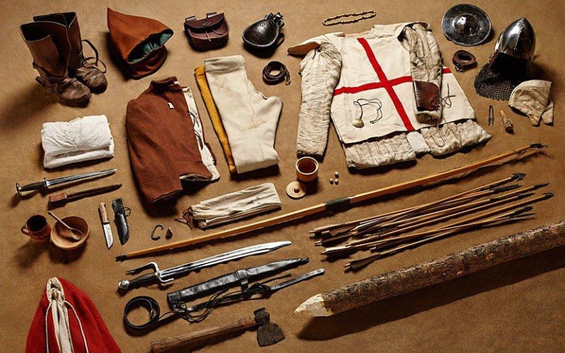 How things have changed over the millennia: the complete combat equipment of British soldiers from the XI to the XXI century