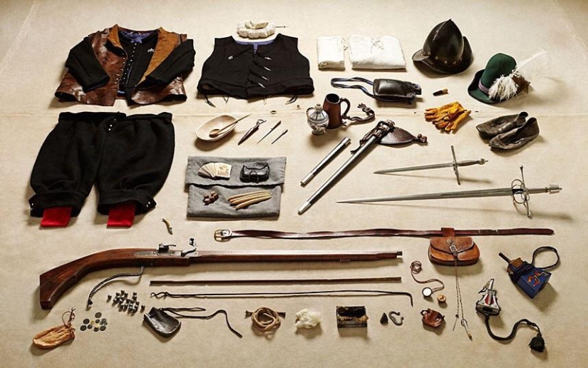 How things have changed over the millennia: the complete combat equipment of British soldiers from the XI to the XXI century