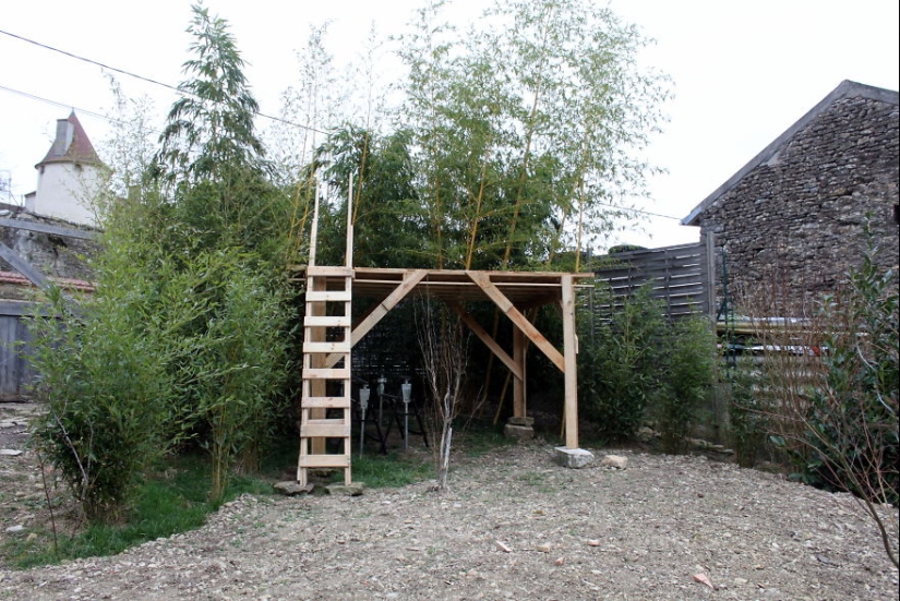 How to Build a Real Castle for Your Child from Ordinary Wooden Pallets