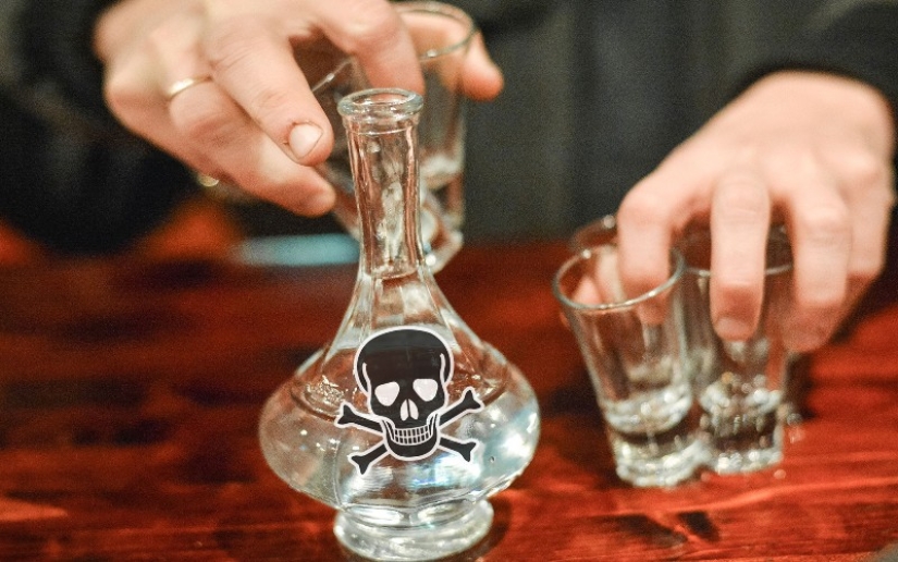 How to detect methanol in an alcoholic drink at home