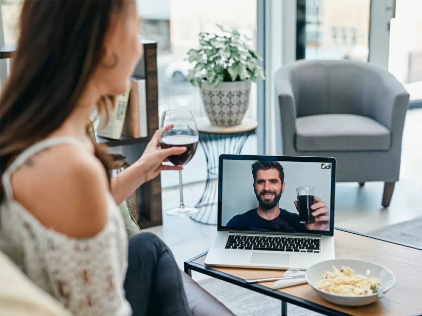 How to maintain a long-distance relationship? 8 tips from psychologists