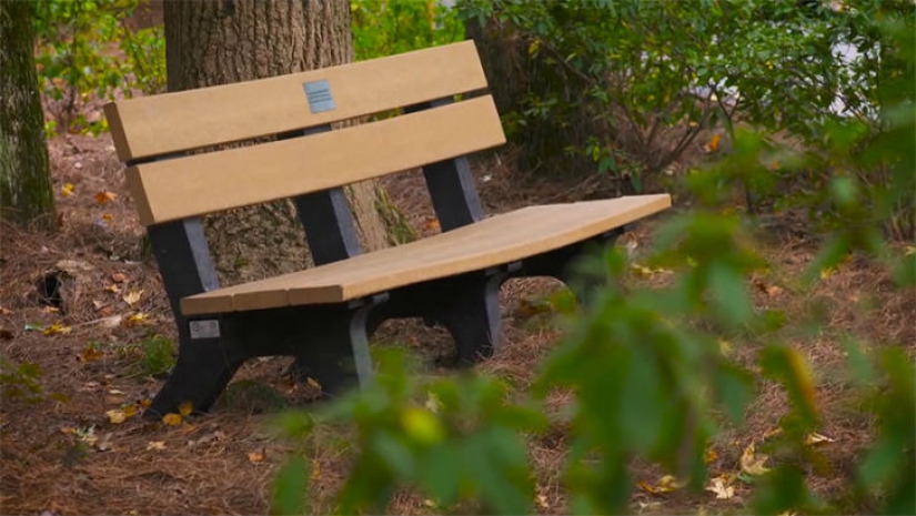 How used disposable tableware turns into park benches