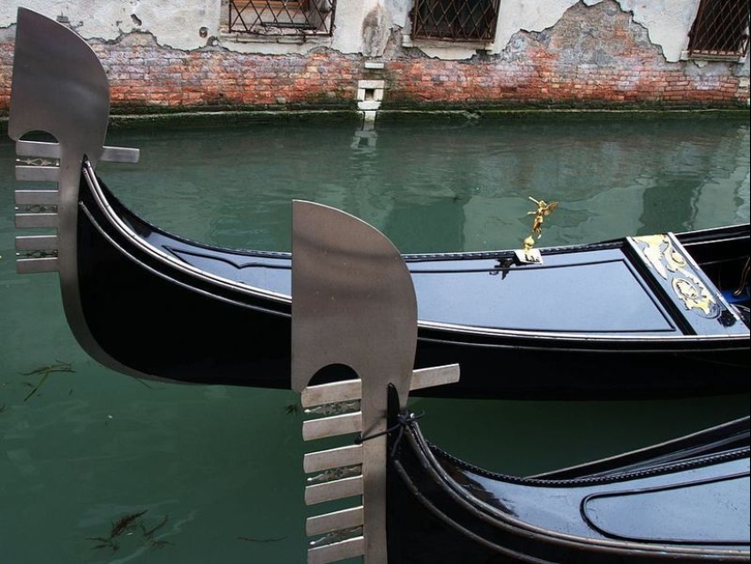 How Venetian Gondolas Are Made and How to Become a Gondolier