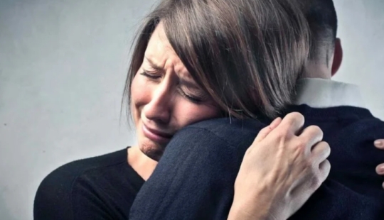 "Hug and cry": how did the expression popular among modern youth appear