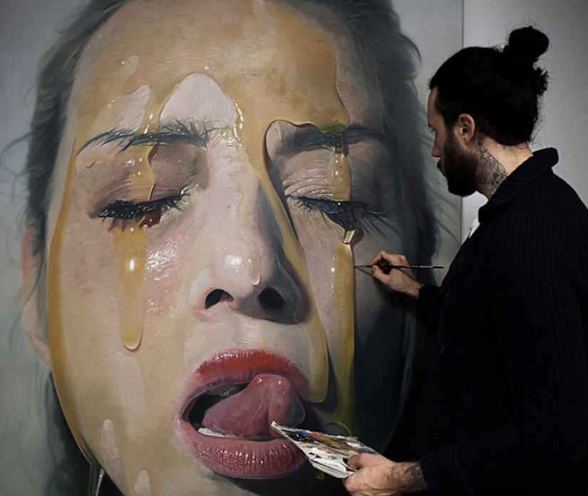 Hyperrealism in the paintings of Mike Dasras