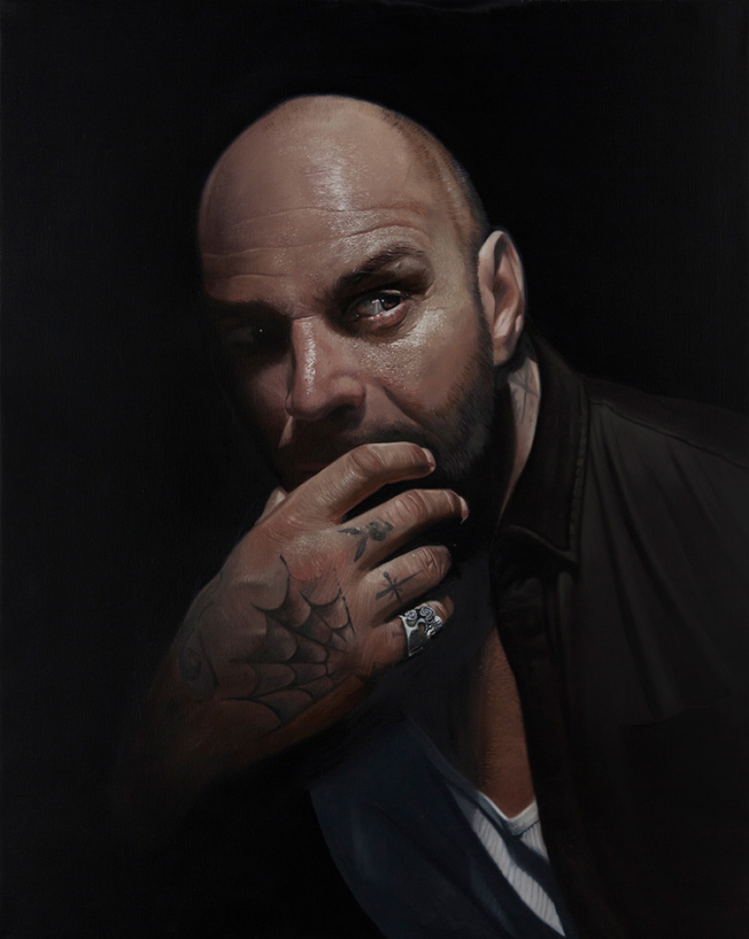 Hyperrealism in the paintings of Mike Dasras