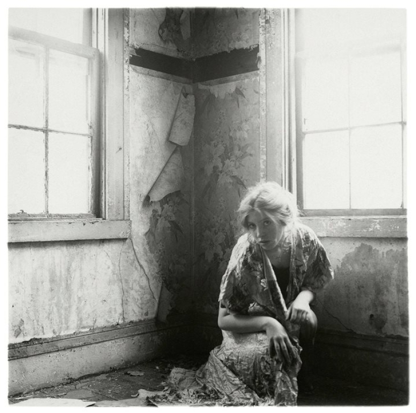 "I invented language so people could see": the life and death of Francesca Woodman