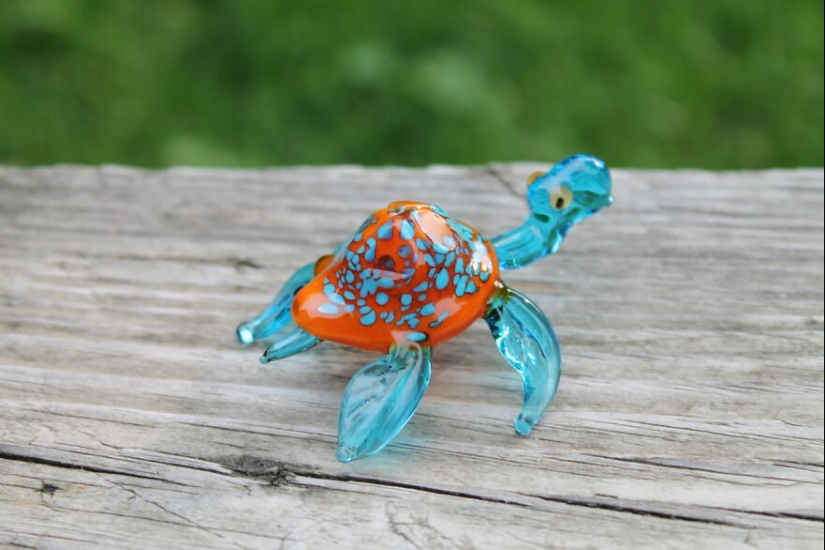 I Made Cute Glass Turtle Figurines In Different Colors