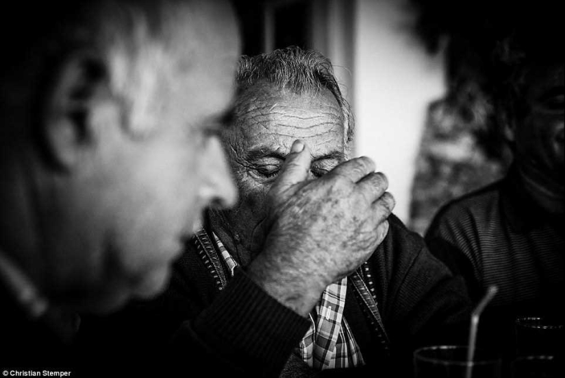 "If I don't see the sea, I don't live": sea wolves from the island of Paros "If I don't see the sea, I don't live": sea wolves from the island of Paros