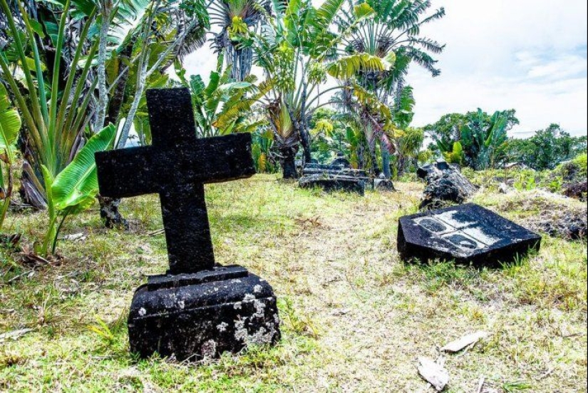 I'll be damned! This is the only surviving pirate graveyard