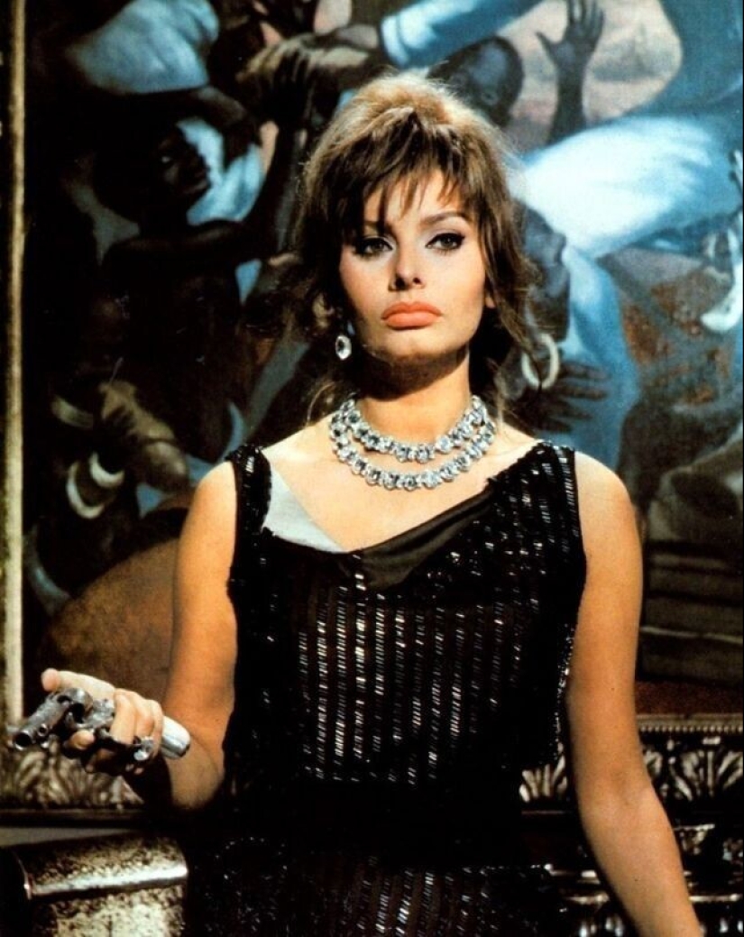 Impresionante Sophia Loren durante el rodaje de la película " Millionaire»